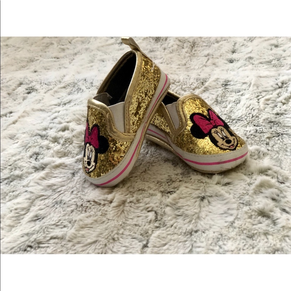 ✨Gold Minnie Mouse shoes✨